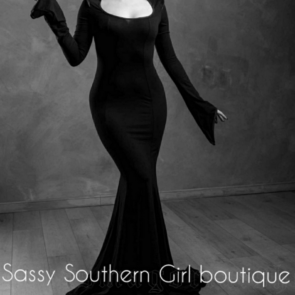 ⭐🆕Black velvet mermaid maxi dress